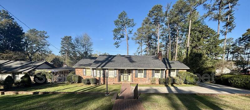 Augusta House: 807 Barrett Lane