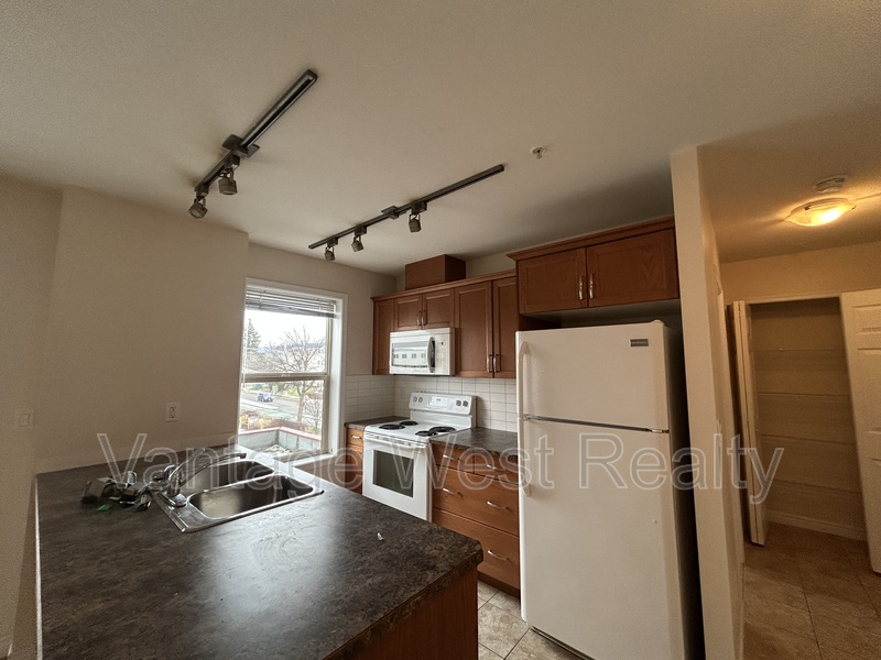 Kelowna Condo: 302-598 Sutherland Ave