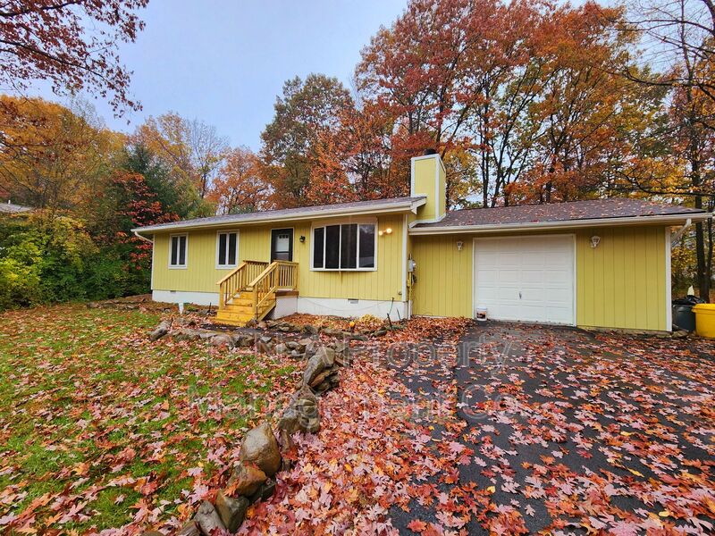Mount Pocono House: 39 Mountain Drive