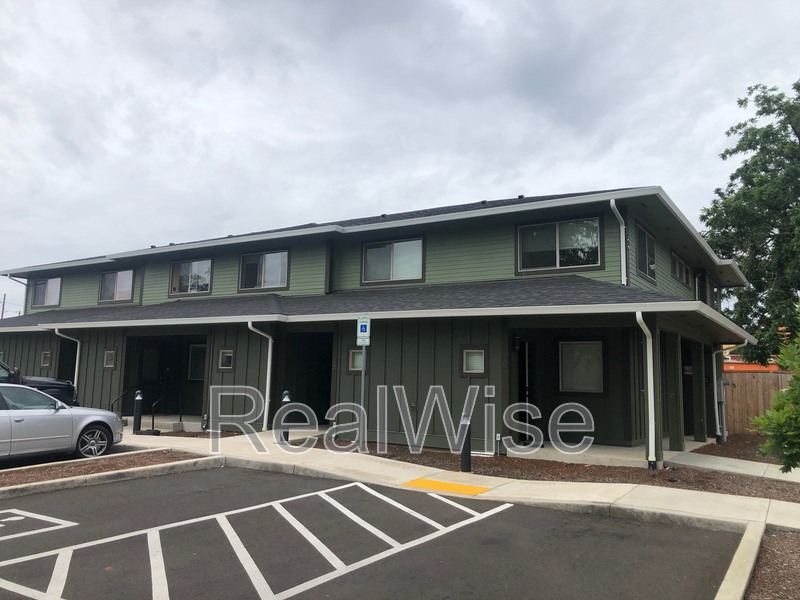 Portland Condo: 8300 SE Flavel St