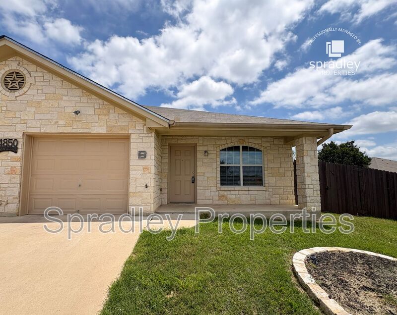 Temple Condo: 4850B 205 Lp