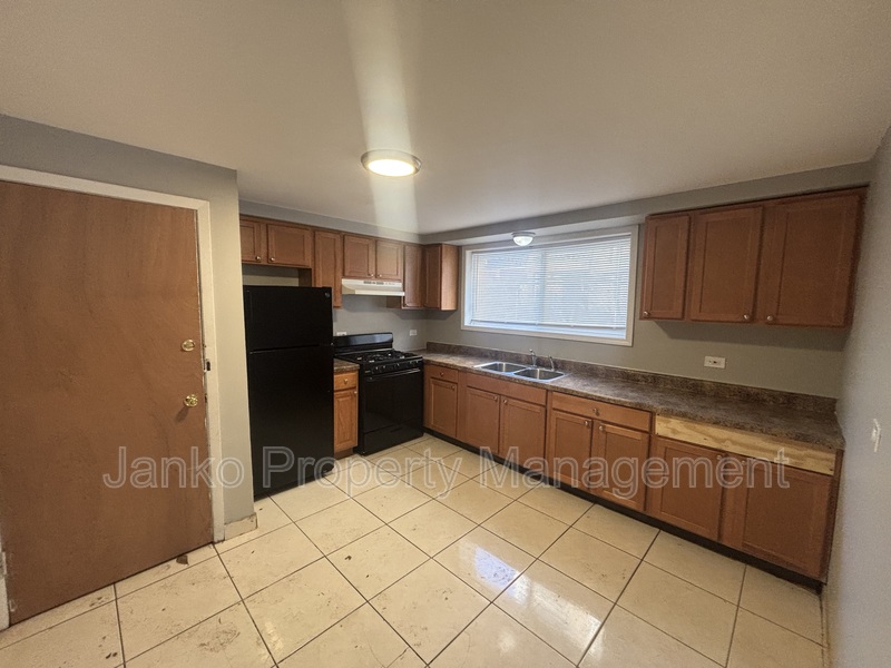 Bellwood Condo: 3406 Warren Ave