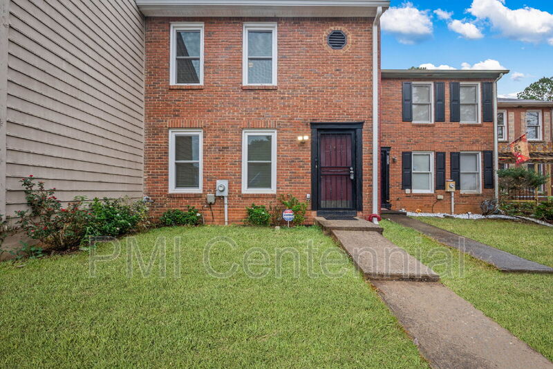 Riverdale Townhome: 8078 Woodlake Dr