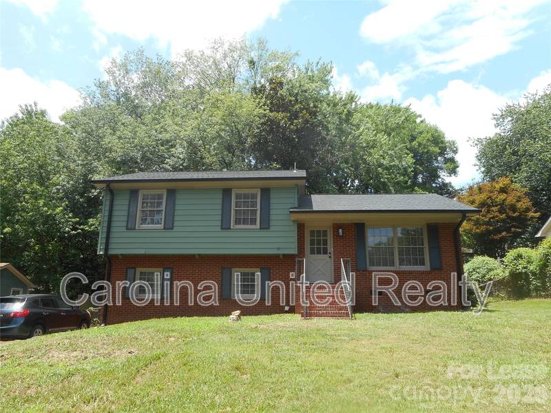Charlotte House: 7556 Thorncliff Dr