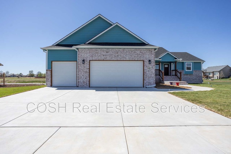 Clearwater House: 464 South Stoney Creek Street