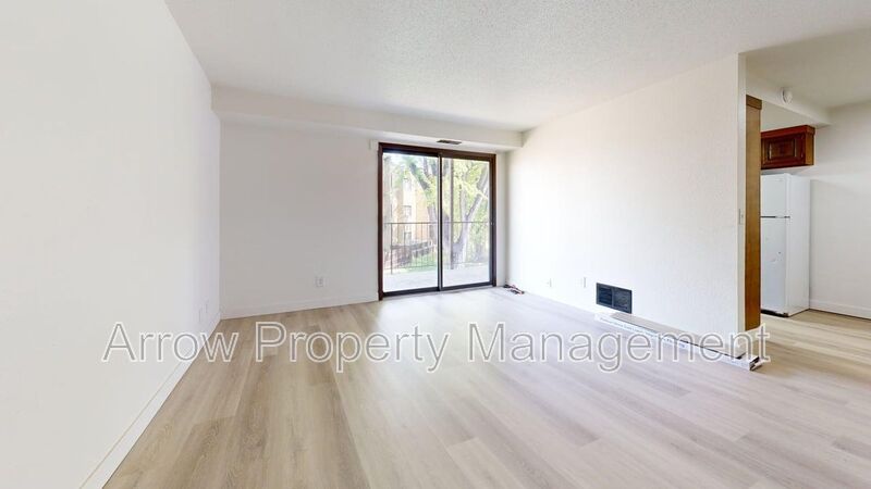 Bismarck House: 207 E Arbor-206D