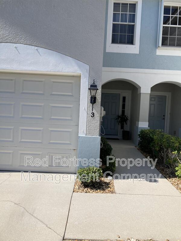 Fort Myers House: 8271 Village Edge Circle