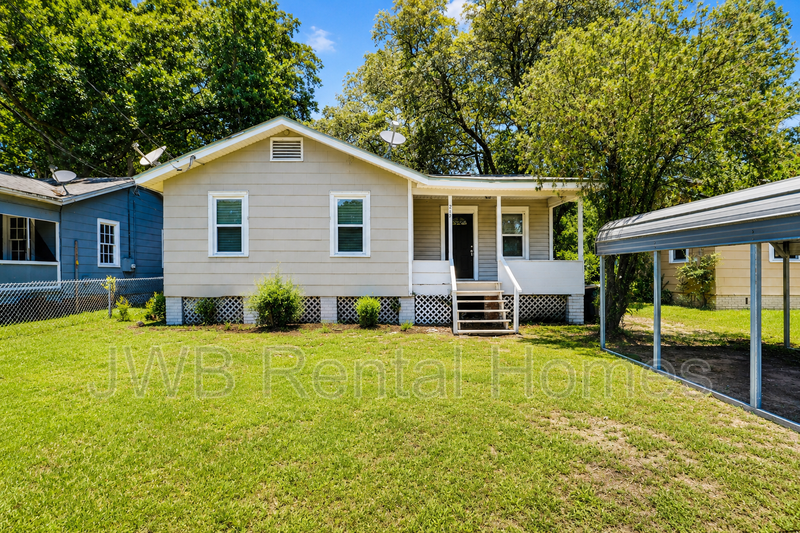 Jacksonville House: 217 48th St E