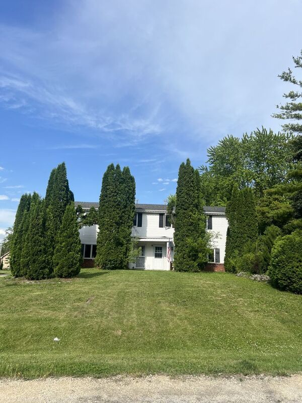 West Bend House: 6836 Enge Dr.