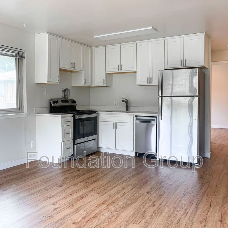 Seattle House: 4259 Gilman Ave W