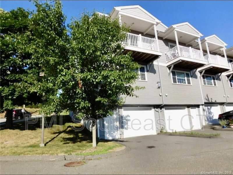 New London House: 330 Crystal Ave