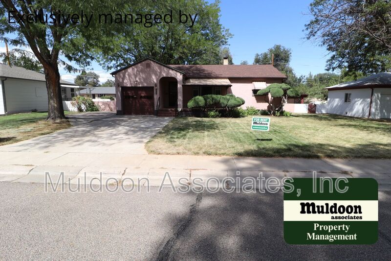 Pueblo House: 215 Kenwood Dr