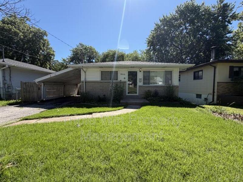 Saint Louis House: 7932 La Belle St