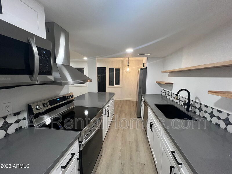 Mesa Townhome: 948 S Alma School Rd
