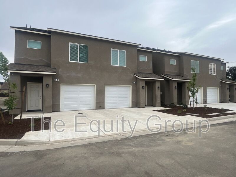 Visalia Condo: 735 S Pinkham
