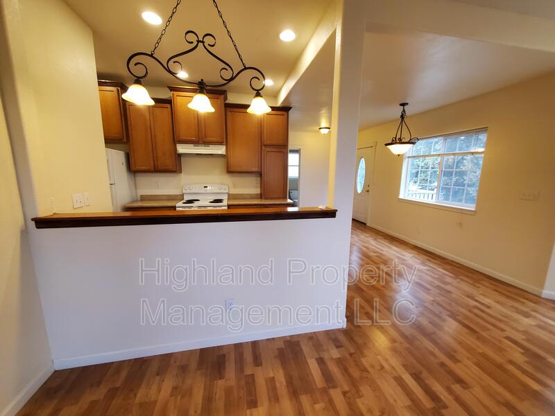 Pullman Condo: 1247 NE Williams Dr. (Upper)