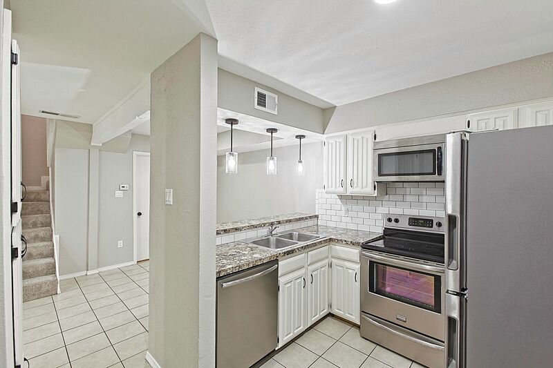 Richardson Condo: 889 Dublin Dr