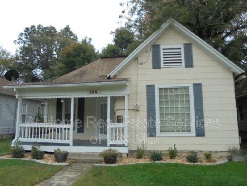 Springfield House: 806 W Pershing