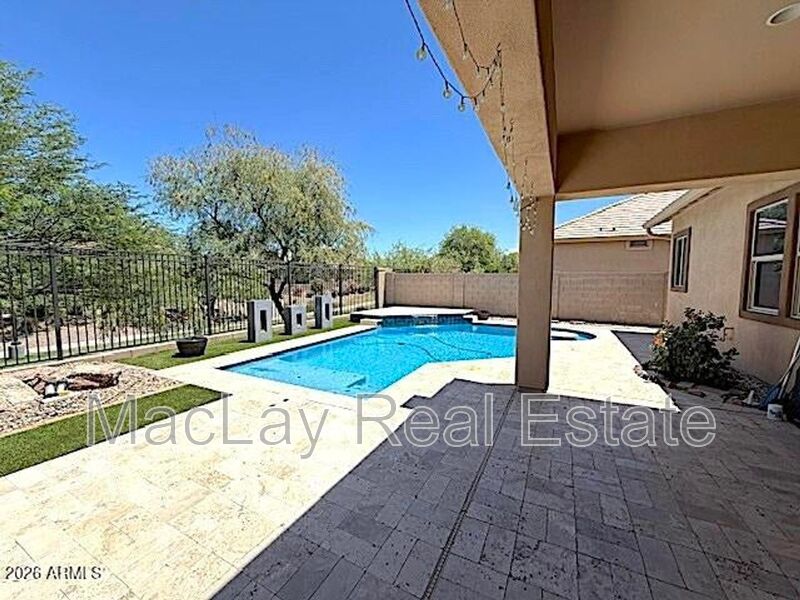 Gilbert House: 1142 E Bajor St