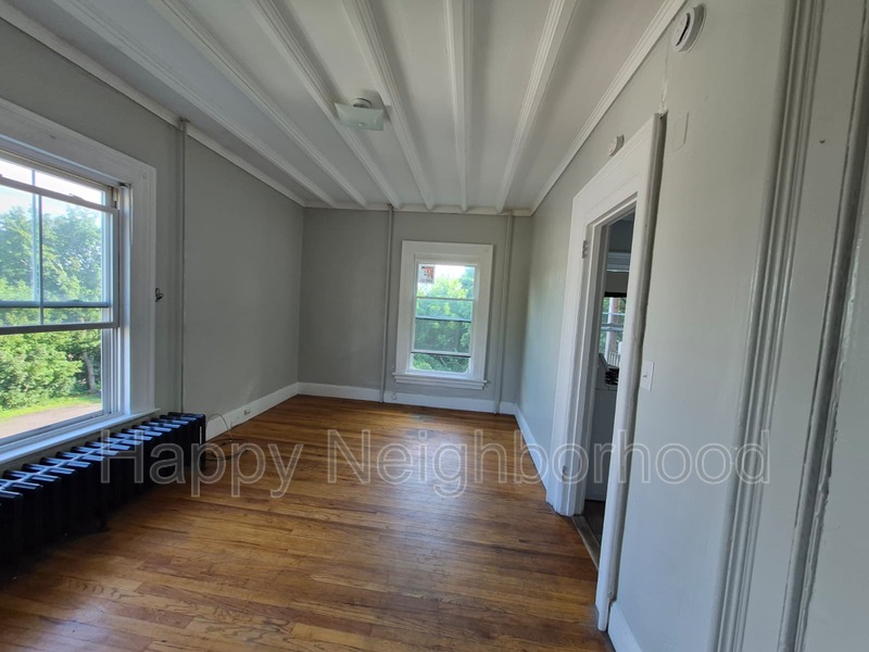 Meriden House: 216 East Main StreetUnit 7