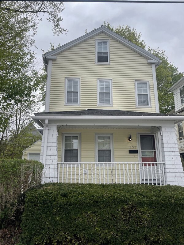 Norwich House: 253 Yantic St