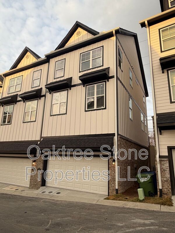 Atlanta House: 1973 Hollywood Rd