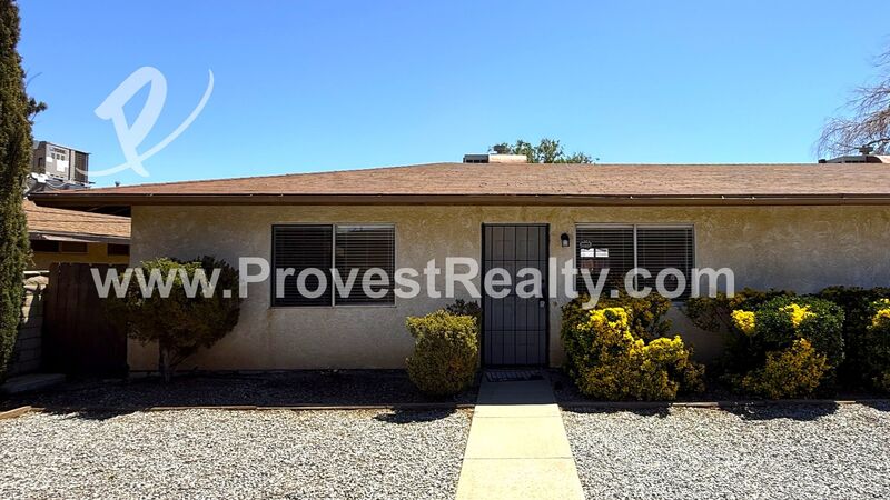 Apple Valley House: 22462 Miramot Rd