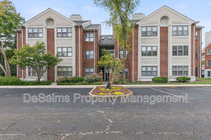 Nashville Condo: 210 Ashlawn Court