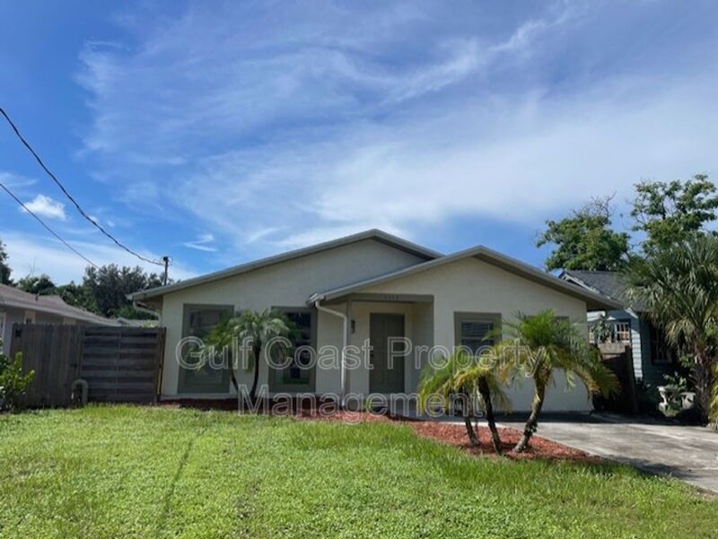 Sarasota House: 2412 Webber St