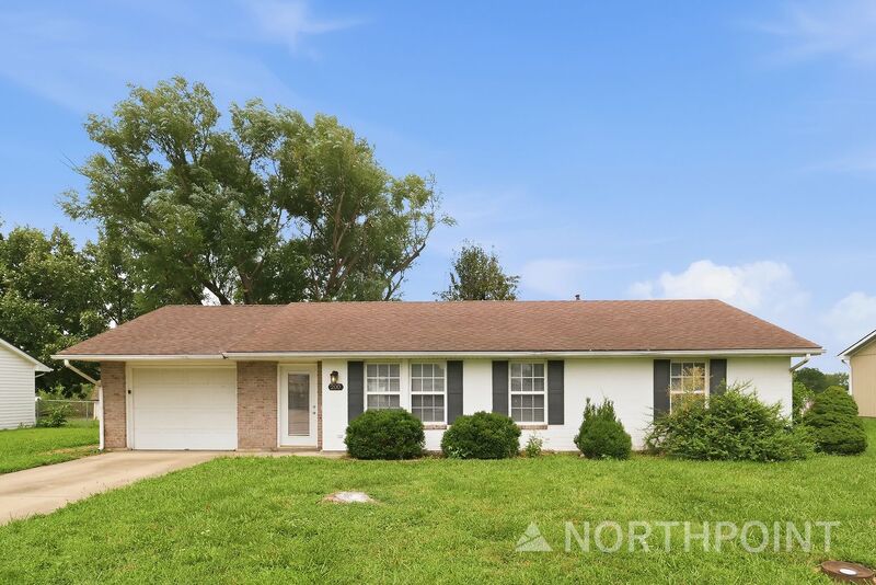 Grain Valley House: 200 E Broadway St