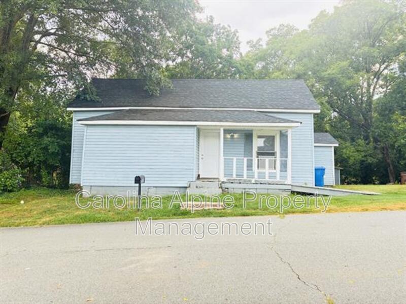 Lincolnton House: 330 D St