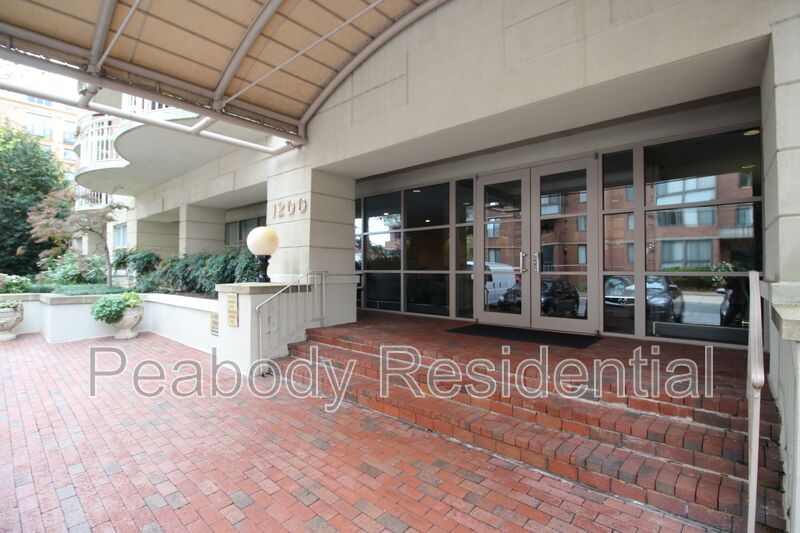 Alexandria House: 1200 Braddock Pl