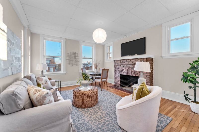 Baltimore Condo: 300 E. 30th St