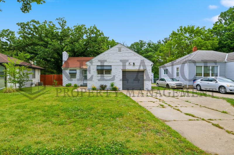 Wichita House: 1458 North Old Manor Road