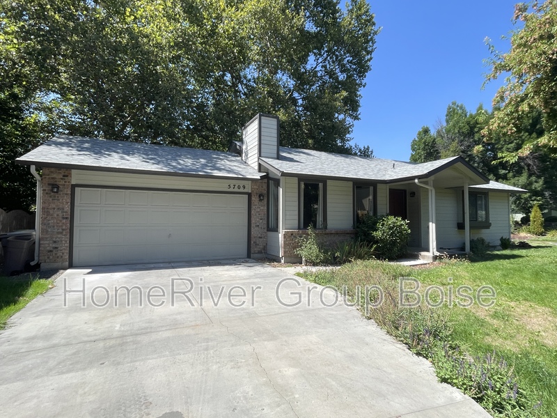 Boise House: 5709 W Parapet Ct