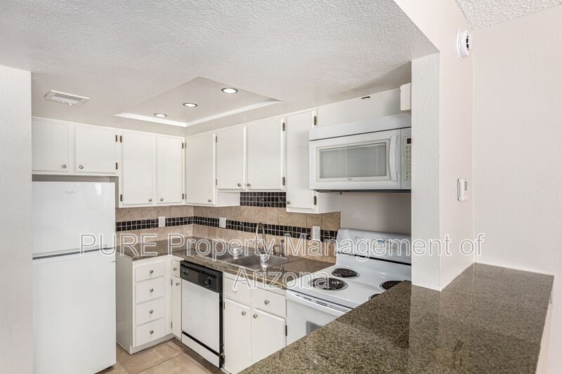 Tempe Condo: 700 W University Dr