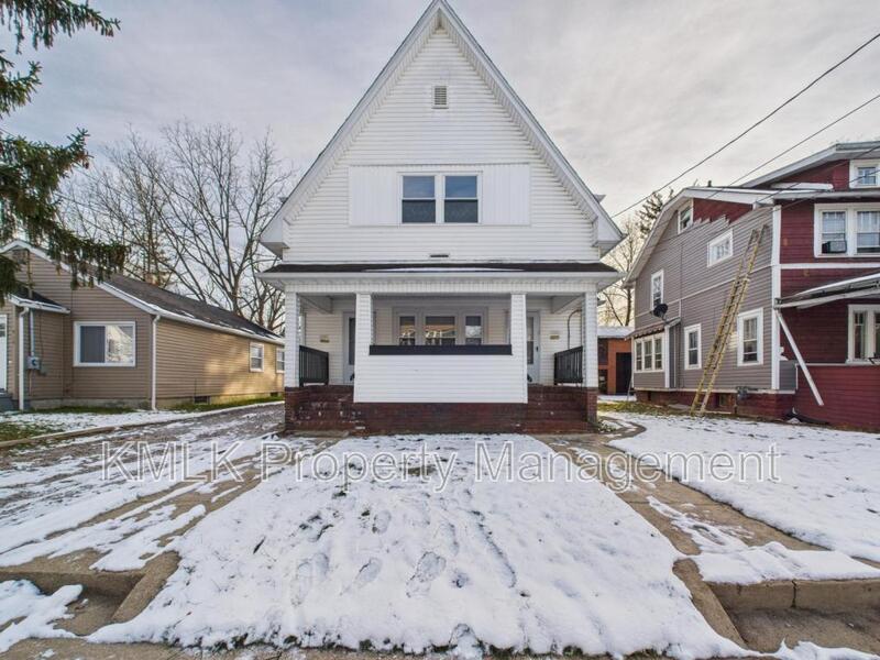 Akron Condo: 918 Peckham St