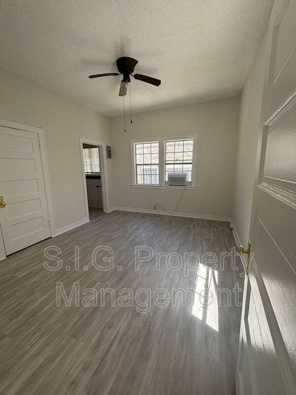 Sunland House: 10544 Floralita