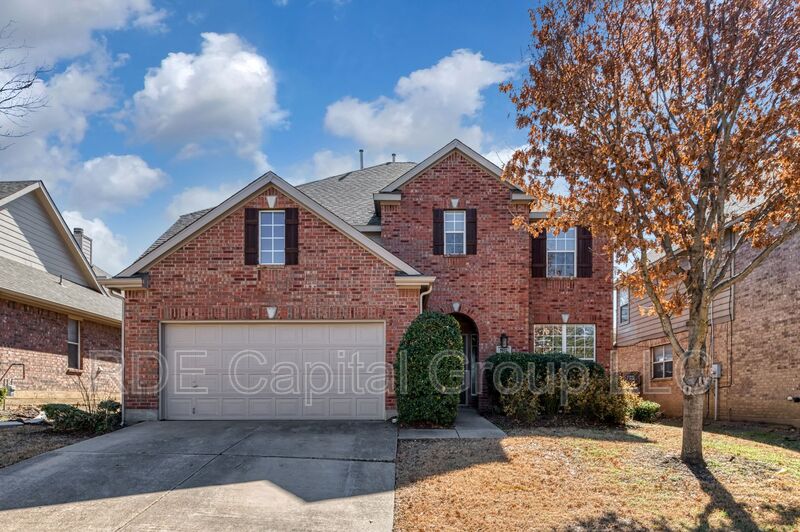 Fort Worth House: 5621 Old Orchard Drive