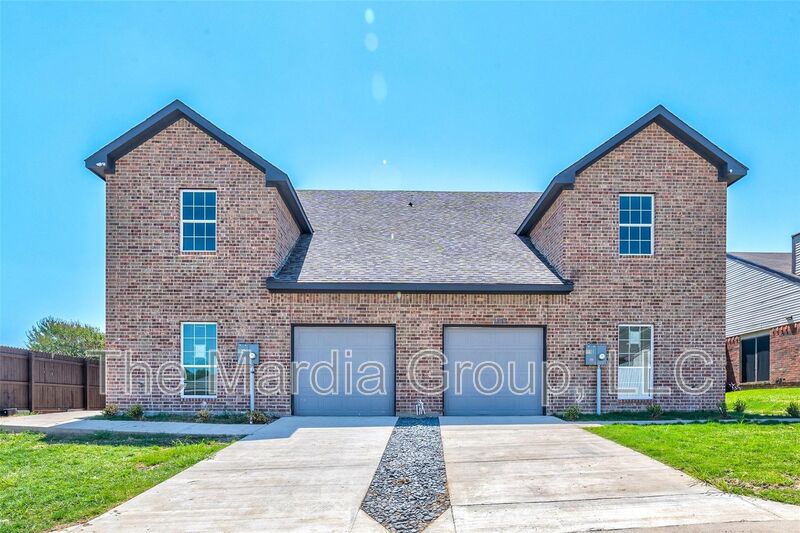 Garland House: 1110 Woburn Dr