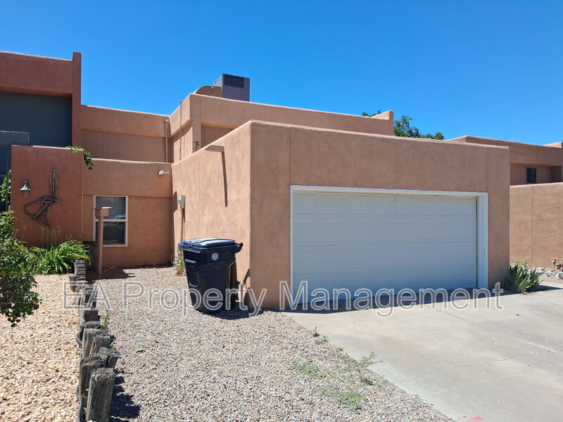 Albuquerque House: 10354 Hendrix Rd NE