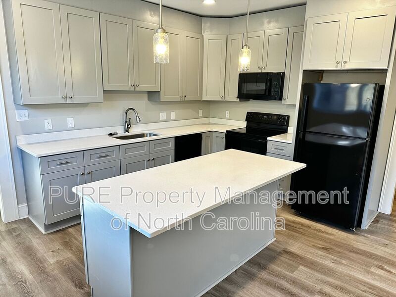 Concord House: 708 Union St S