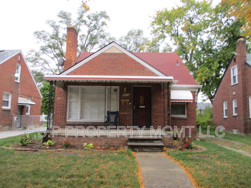 Detroit House: 18275 Rosemont Ave