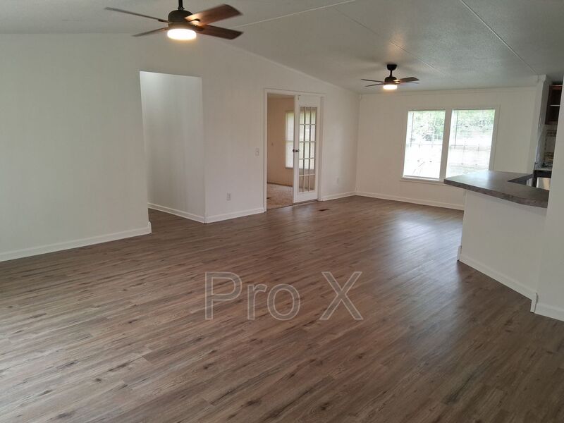 Cave Springs House: 910 Sands Rd