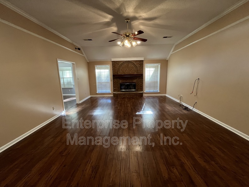 Photo 4 of 384 Walnut Trace Dr