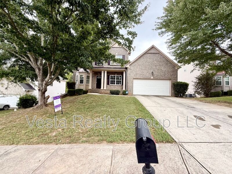 Stockbridge House: 605 Applegate Ln