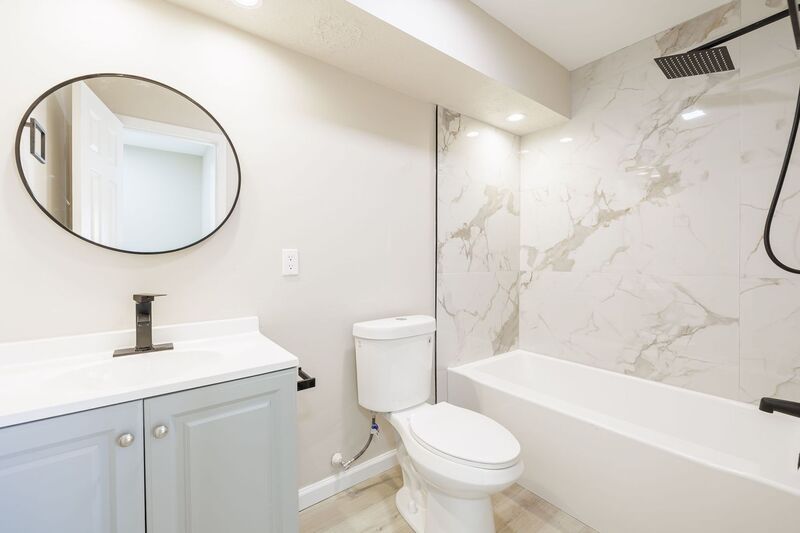 Bloomfield Apartment: 35 oakmount Avenue