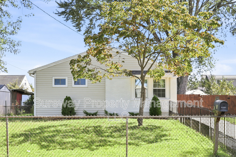 Mount Holly House: 213 Cardinal Lane
