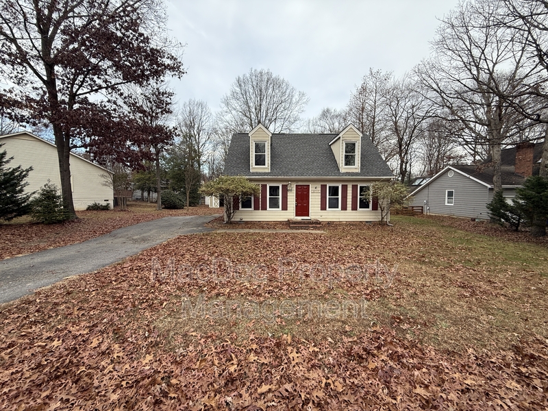 Fredericksburg House: 10717 S Jamie Place