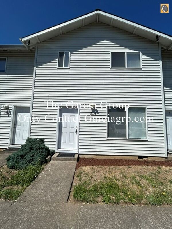 Portland Townhome: 12812 E Burnside St